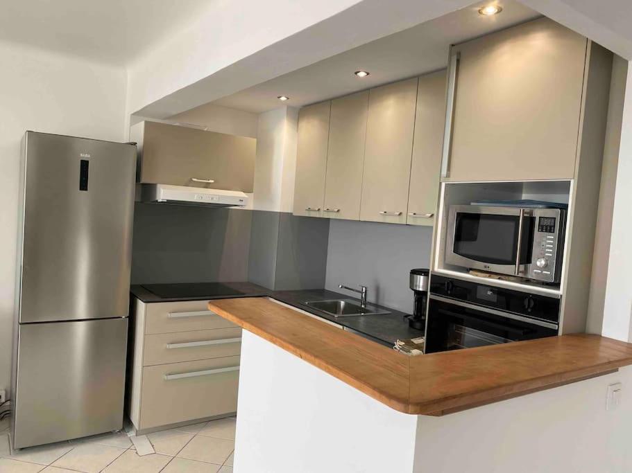 T3 Sur La Plage Vue Feerique Mer,Wifi, Parking Inclus , Clim La Ciotat Zewnętrze zdjęcie